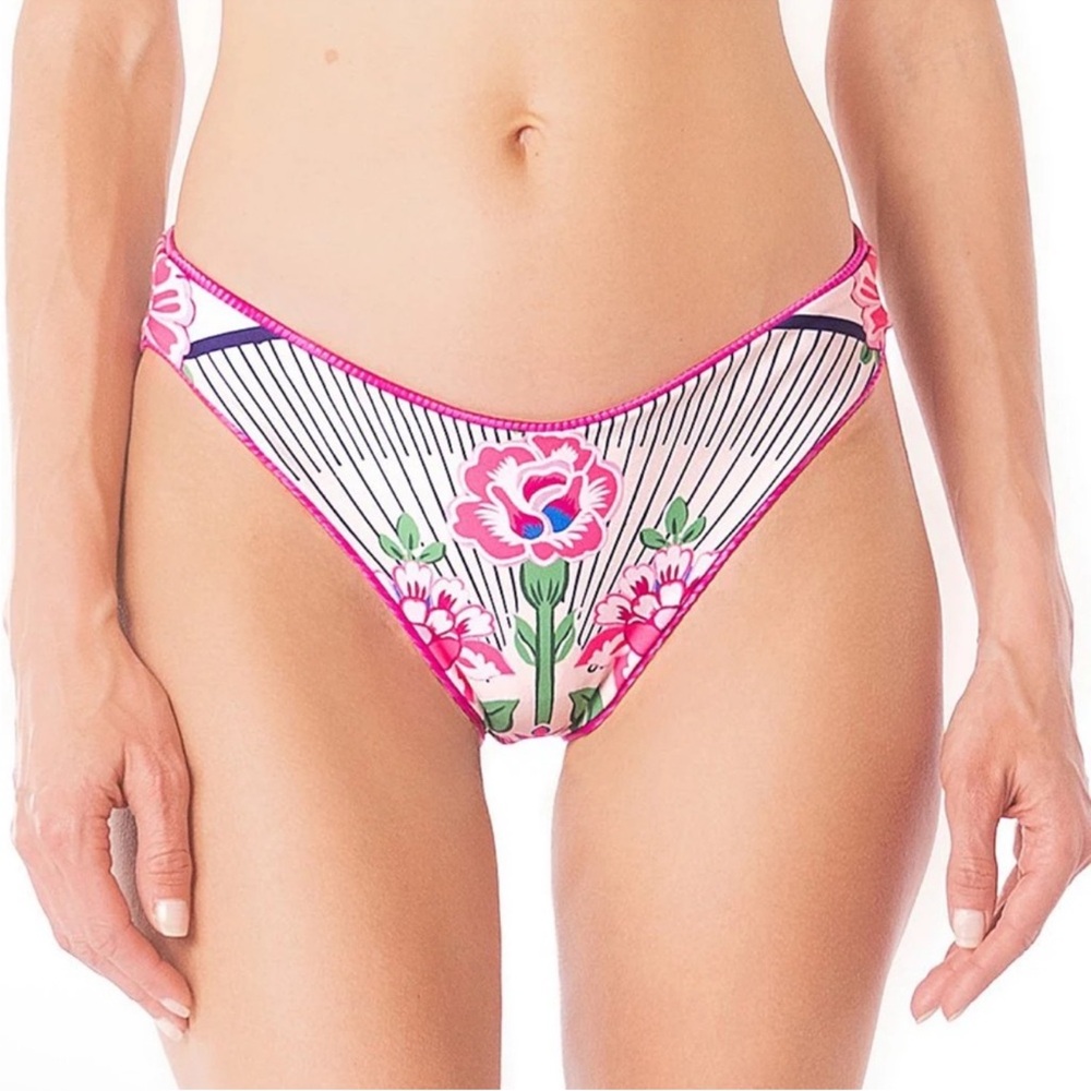 NWT Maaji Sublimity Deep Pink Reversible
Classic Swim Bottom